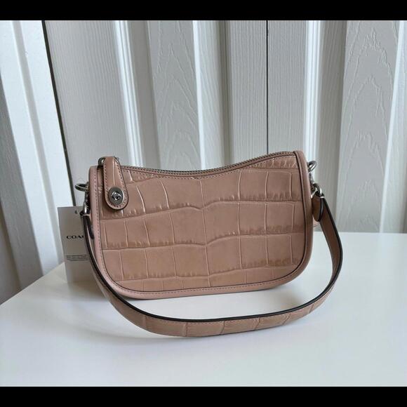 NWT Coach Swinger Bag 20 CP024